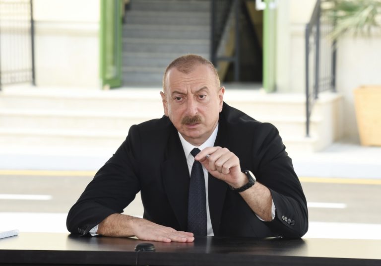 Ilham Aliyev ordu cixis