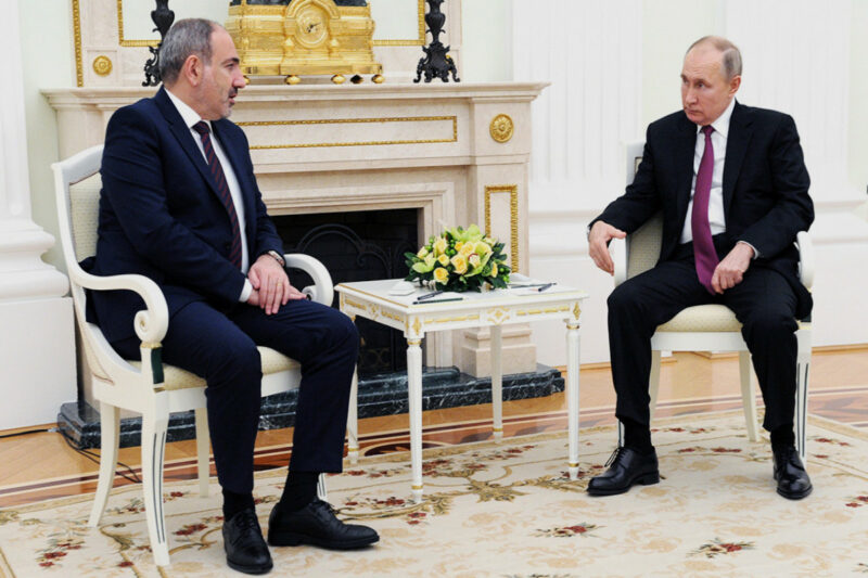 “Paşinyanla Putin bir sıra problemlərə nöqtə qoyacaq” –Putinin köməkçisi görüş barədə