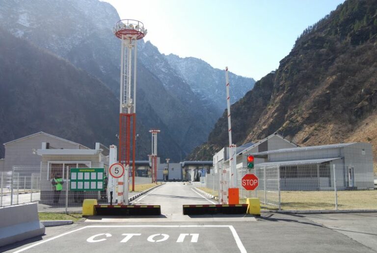 Border checkpoint on Georgian-Russian border resumes operation