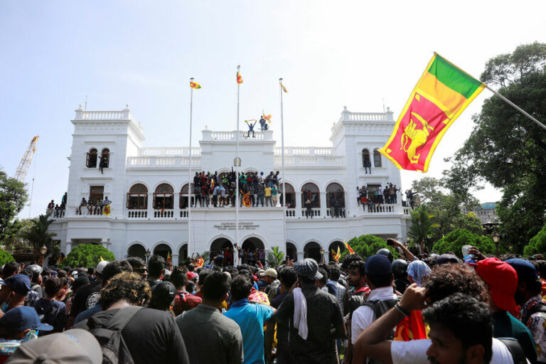 2022-07-13T100108Z_1030755304_RC2XAV9KDR32_RTRMADP_3_SRI-LANKA-CRISIS-pic_32ratio_900x600-900x600-99393