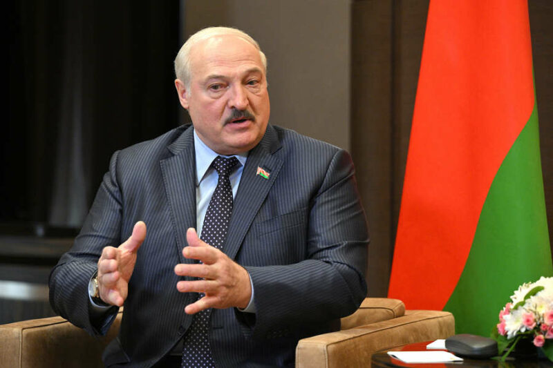 Lukaşenko Moskvaya gedir