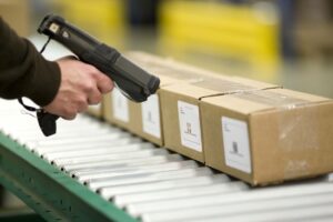 packages-on-conveyer-belt2
