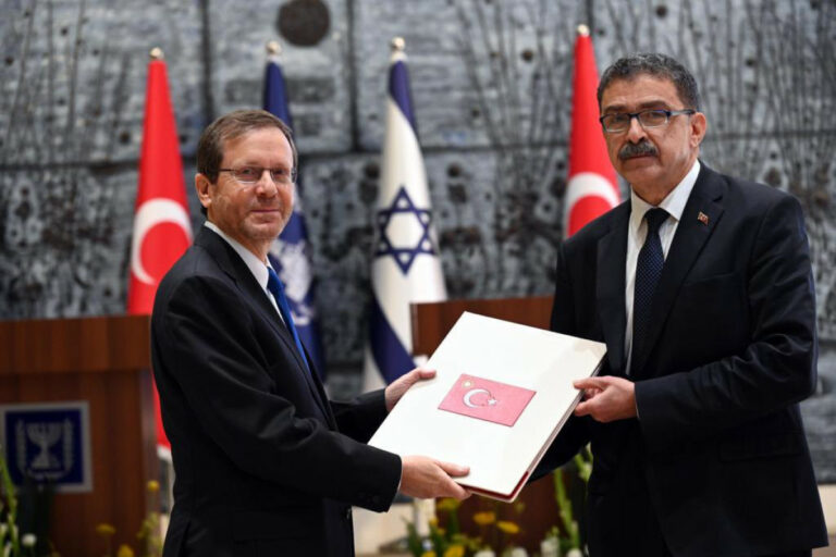 israil prez turk sefir