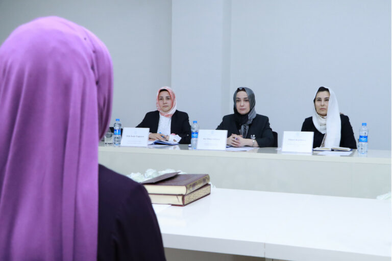 qadin din xadimleri