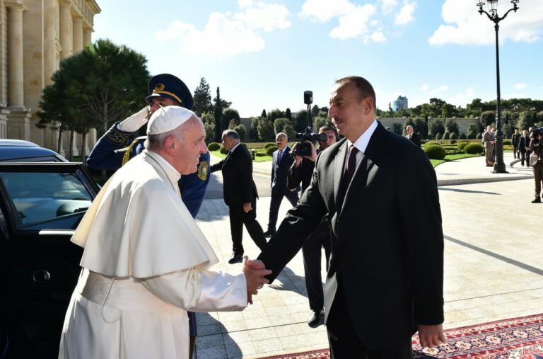 2016-10-02-17-14-53ilham-eliyev-papa-yennn