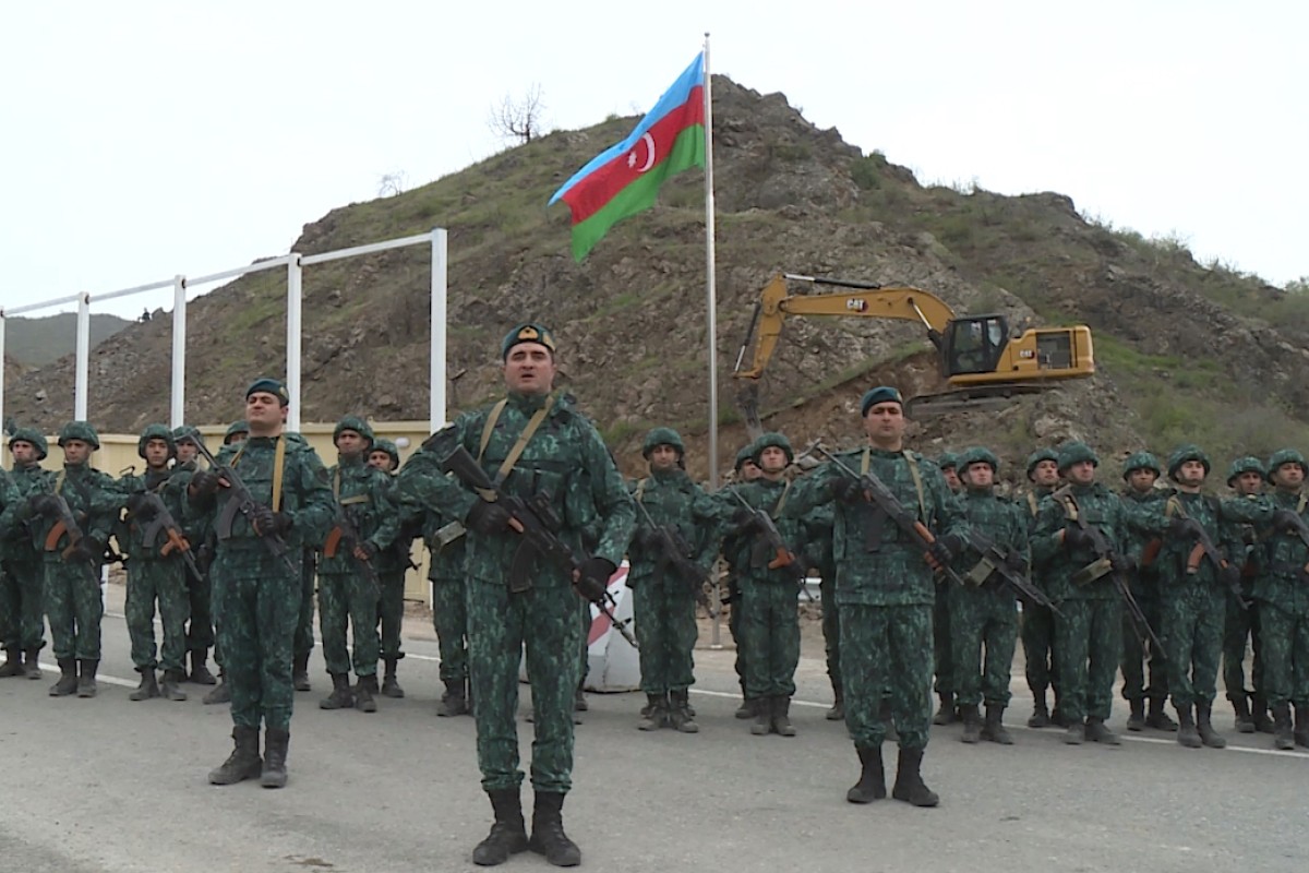 lacin bayraq meruze