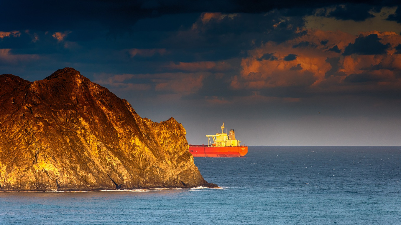 ship-629472_1920