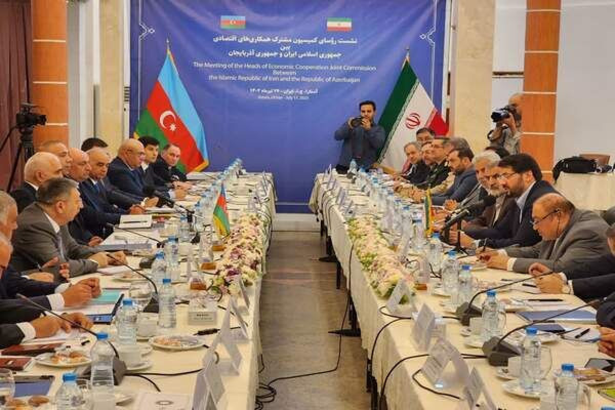 az iran komis