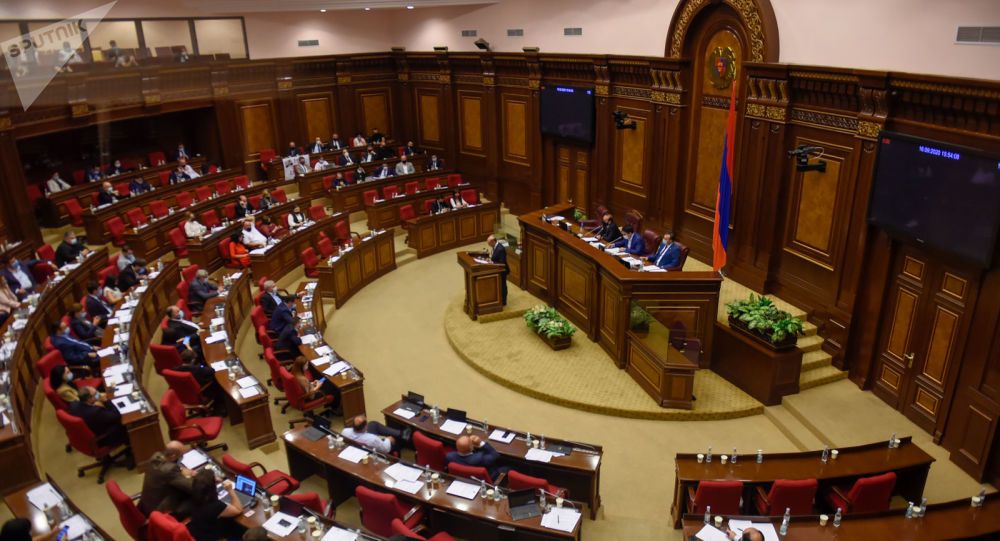 1000-arm-parlament