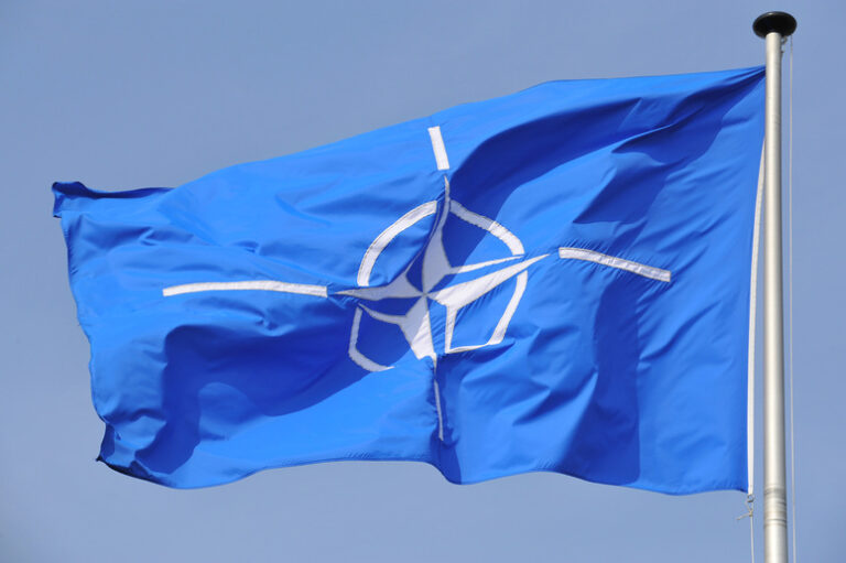 NATO-nun şərq cinahını müdafiə etmək üçün 300 min əsgərə ehtiyac var