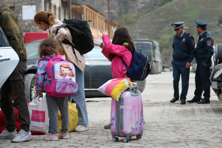 upload-2023-09-25T080636Z_494791290_RC2IF3A3DCCF_RTRMADP_3_ARMENIA-AZERBAIJAN-pic_32ratio_1200x800-1200x800-42095