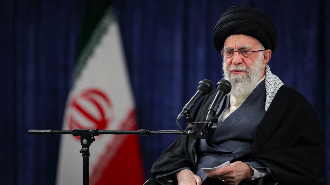 Xameneyi ABŞ-ın hücumları nəticəsində vəfat edib –