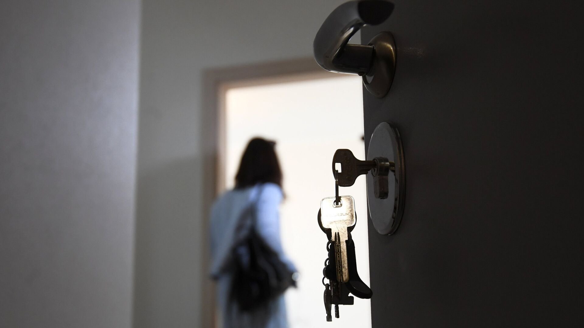 Bakıda tikinti artır, bəs ev almaq niyə əlçatmaz qalır?