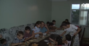17 uşaqli ana