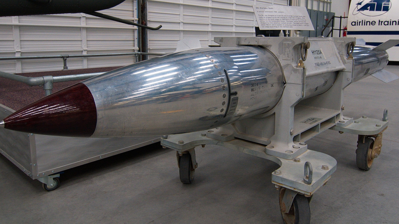 B61_Nuclear_bomb_-_Prima_Air_Museum_2012