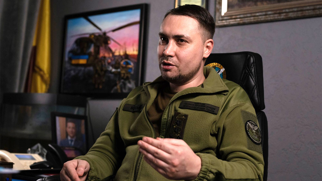 Kyrylo_budanov_in_his_office_4-2