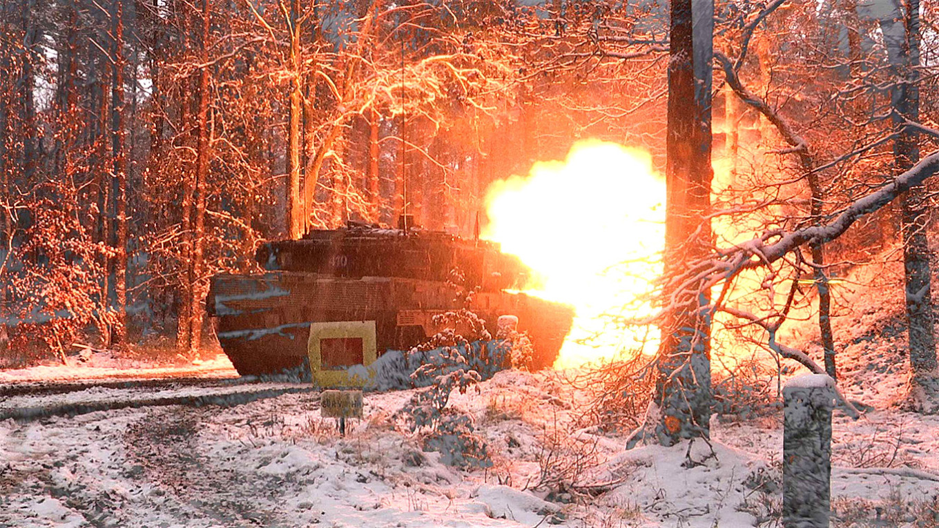 schiessuebungszentrum-panzertruppen-munster-leopard-2-feuer