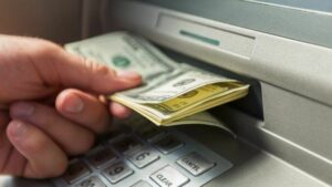 bankomat_dollar_141021