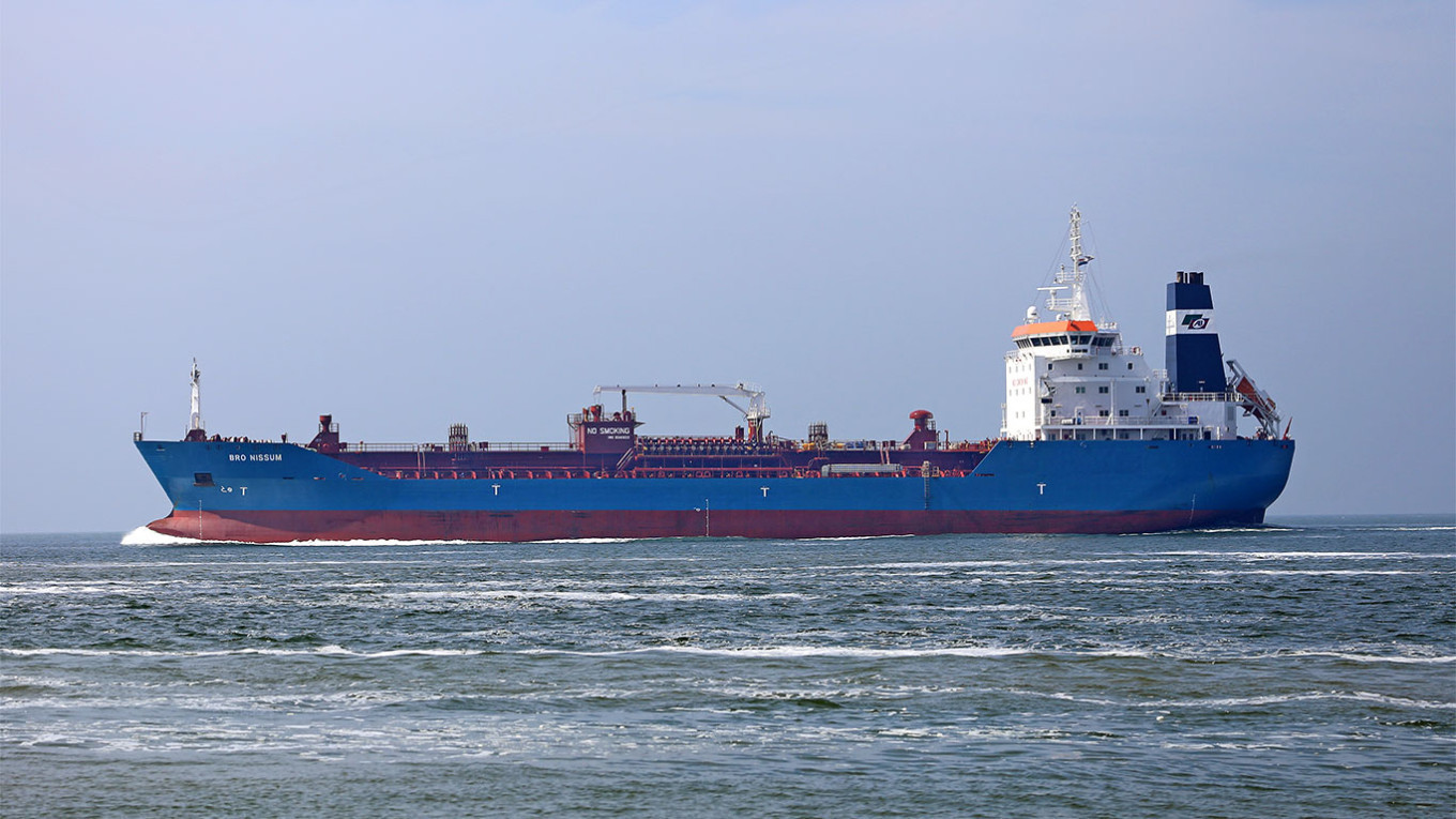 00_0558_Oil_tankers-2-2