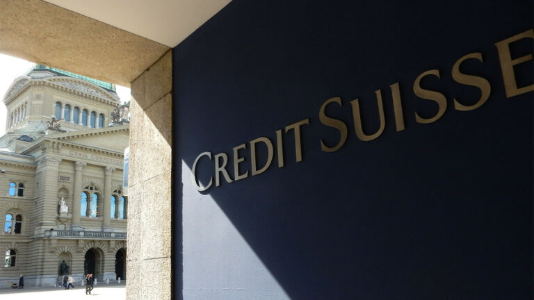 Credit_Suisse_und_Bundeshaus_in_Bern