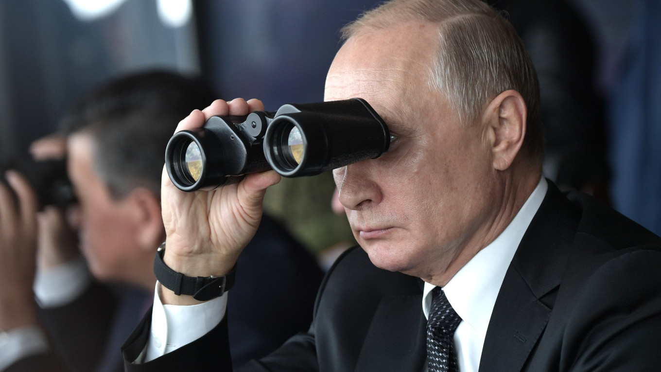putin-s-binoklem
