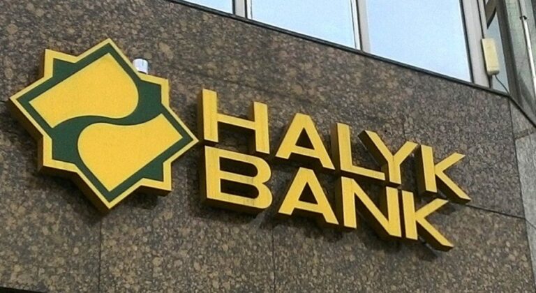 Qazaxıstan bankları rus müştərilərə problemlər yaradır