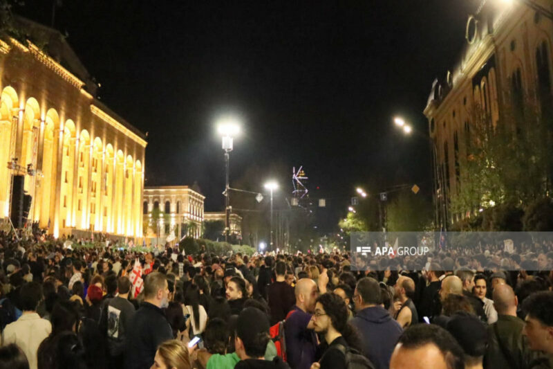 Gürcüstanda etirazçılar hökumət administrasiyasına yürüş edib