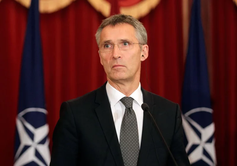 "Ukrayna ordusunu canlı qüvvə ilə özü təmin etməlidir" - NATO Baş katibi