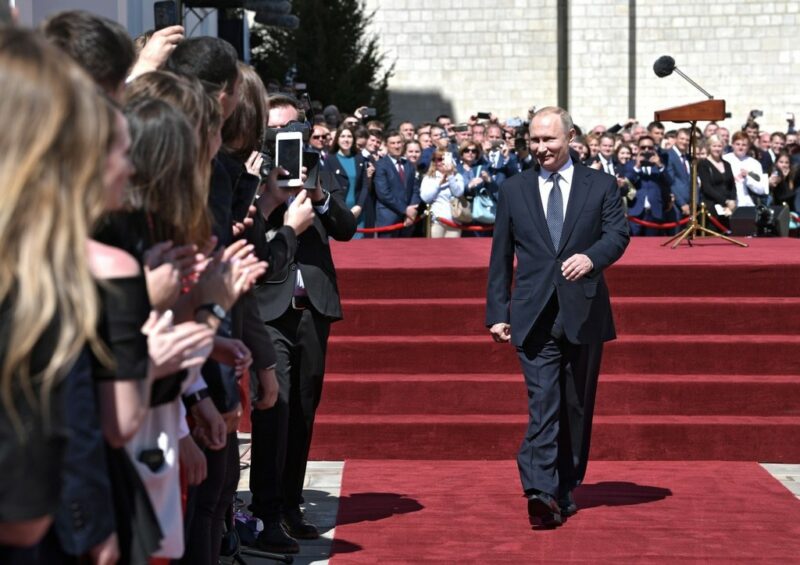Aİ-nin Moskvadakı səfiri Putinin andiçmə mərasiminə qatılacaq?- “Reuters” açıqladı