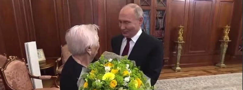 Putin orta məktəbdə ona dərs demiş müəllimi ilə görüşüb –VİDEO
