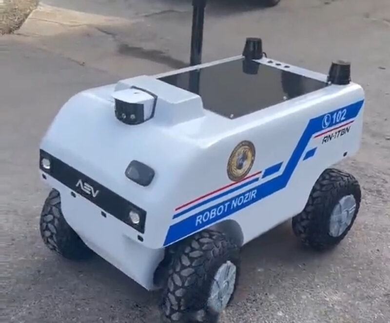 Özbəkistanda robot -polislər ilk dəfə küçəyə patrul xidmətinə çıxıb –VİDEO