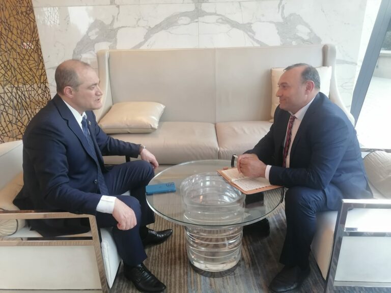 za01