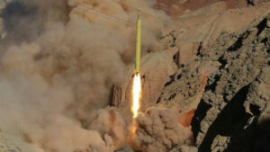 Qadr_missile_Eghtedar-e_Velayat_wargamem_March_2016_02