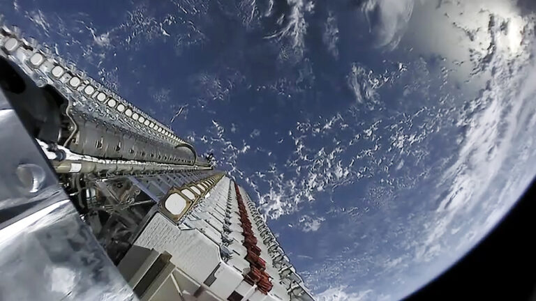 Starlink_Mission_(47926144123)_large
