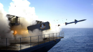 USS_Abraham_Lincoln_CVN-72_launches_RIM-7P_Sea_Sparrow_on_13_August_2007_070813-N-4166B-003