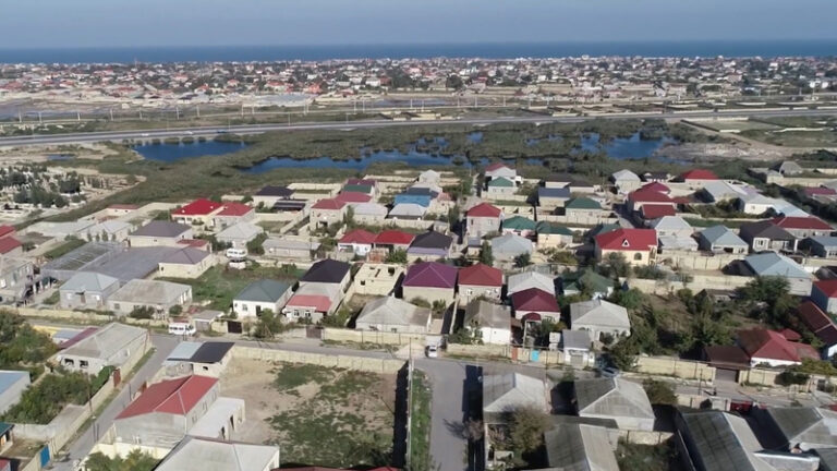 Bakıda sənədsiz evlərlə