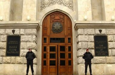 məktəbdə paylanan vərəqlər