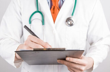 Həkimdən deputata cavab