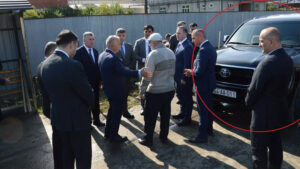 İcra Hakimiyyəti AA seriyalı "Land-Cruiser"i satır