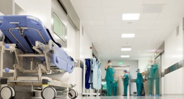 plastik cərrahın lisenziyası ləğv edildi