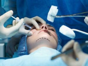 Saxta diplomu plastik cərrahlara kim verib