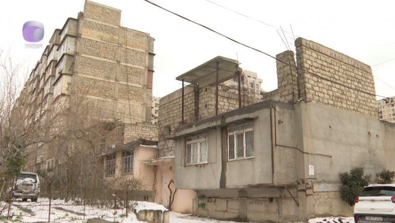 Qəzalı bina