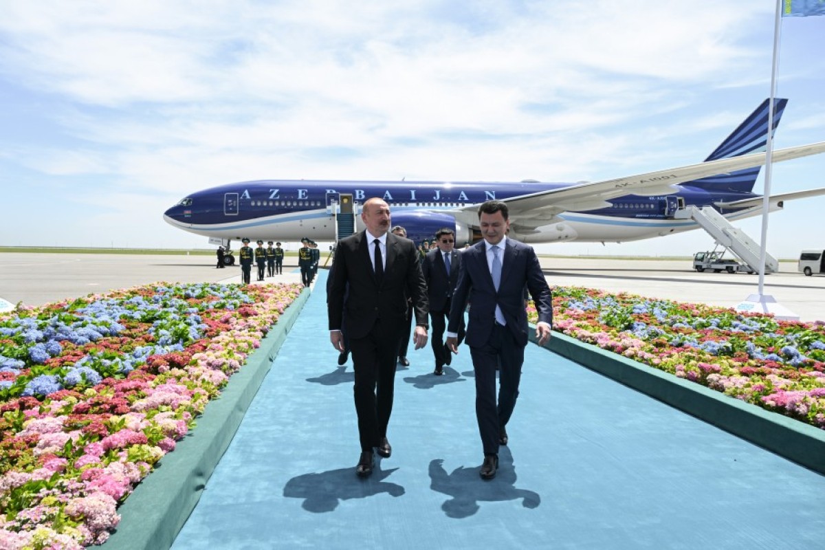 Prezident İlham Əliyev Qazaxıstana işgüzar səfərə gəlib