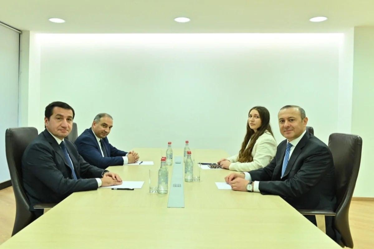 Hikmət Hacıyev Ermənistana səfər etdi –