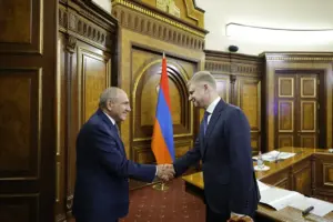 pasinyan rus demir yolla